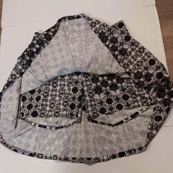 ATHLETA grey graphic print skort, 6 - Picture 2 of 14
